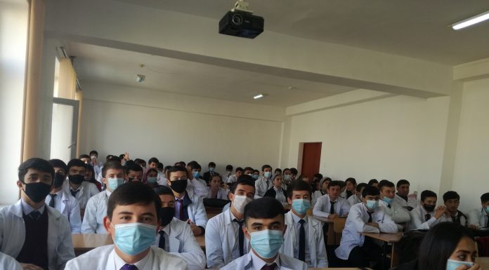 ТАМОШОИ МАРОСИМИ САВГАНДЁДКУНИИ ПРЕЗИДЕНТ