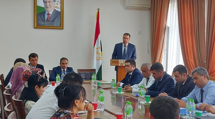 Вохӯрии мудири шӯъбаи тарбия бо сарпарастони гурӯҳҳои академӣ