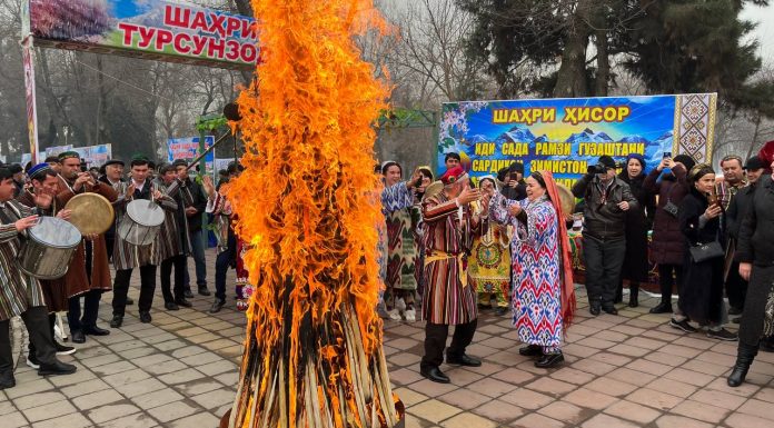 САДА ҶАШНИ МУЛУКИ НОМДОР АСТ